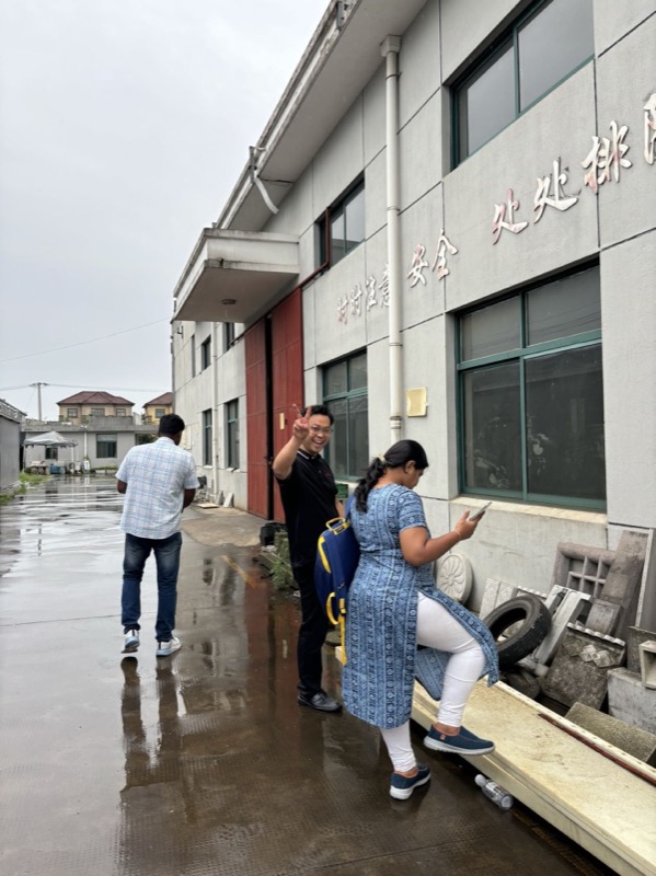 International customer visiting Zhihua Moulds factory